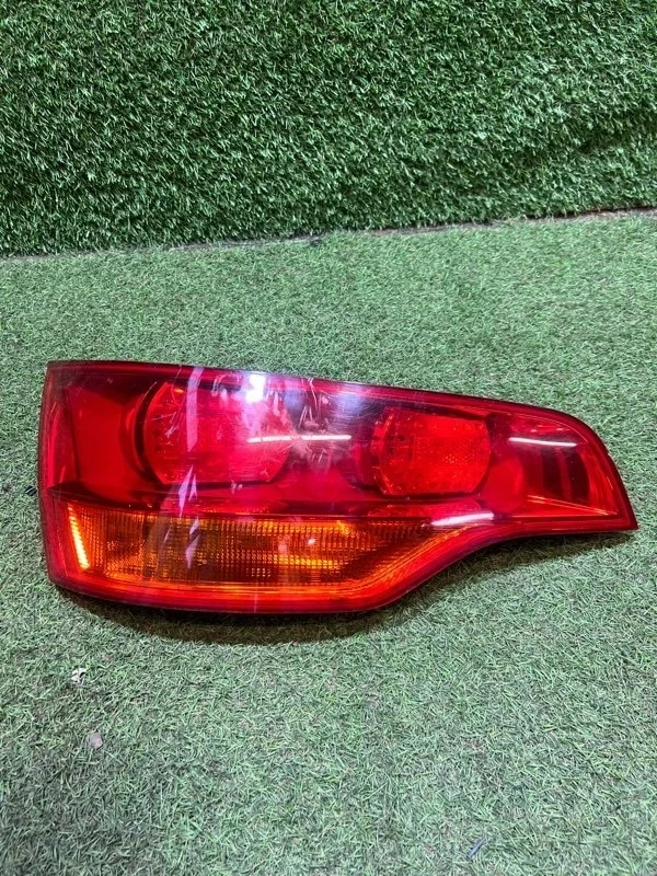 Фонарь в крышку багажника Audi Q7 4L