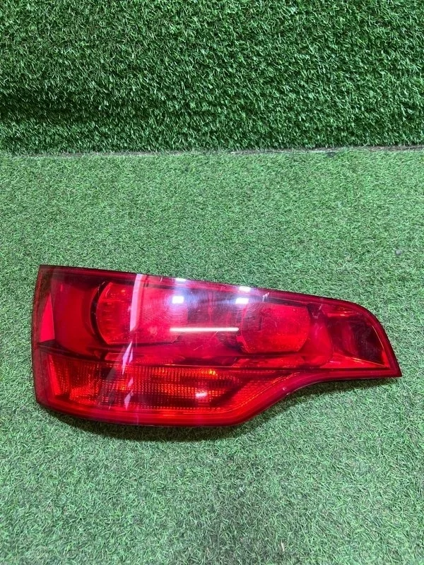 Фонарь в крышку багажника Audi Q7 4L
