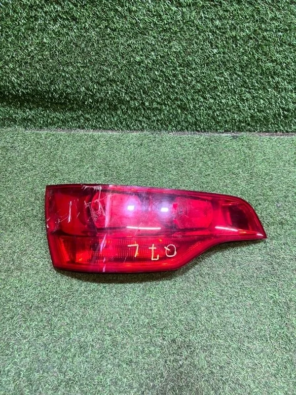 Фонарь в крышку багажника Audi Q7 4L