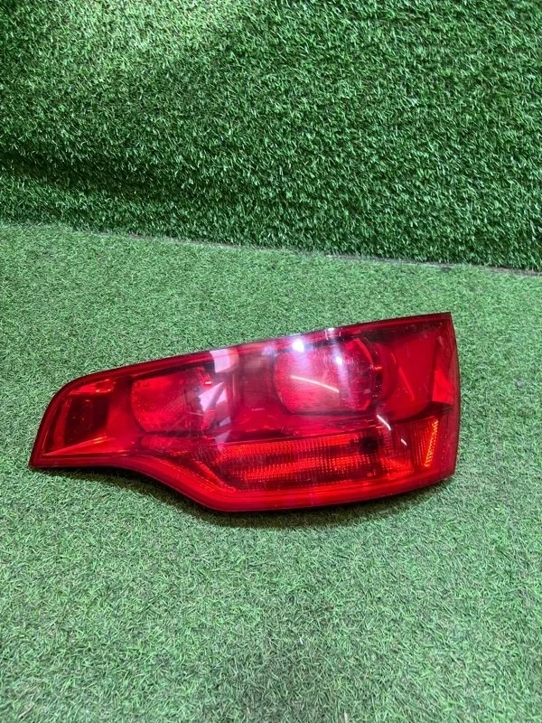 Фонарь в крышку багажника Audi Q7 4L