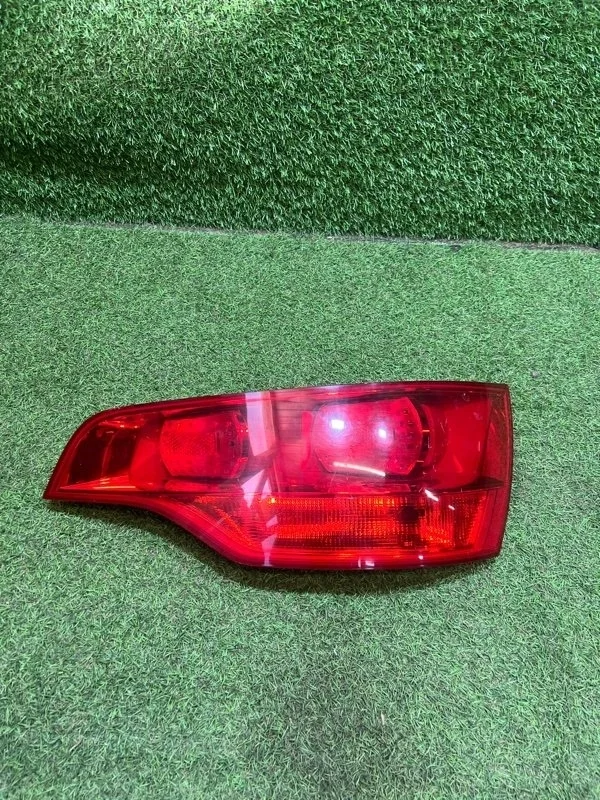 Фонарь в крышку багажника Audi Q7 4L