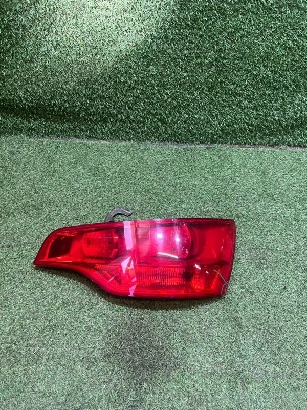 Фонарь в крышку багажника Audi Q7 4L