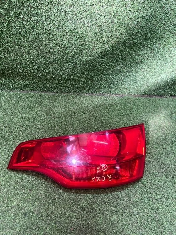 Фонарь в крышку багажника Audi Q7 4L