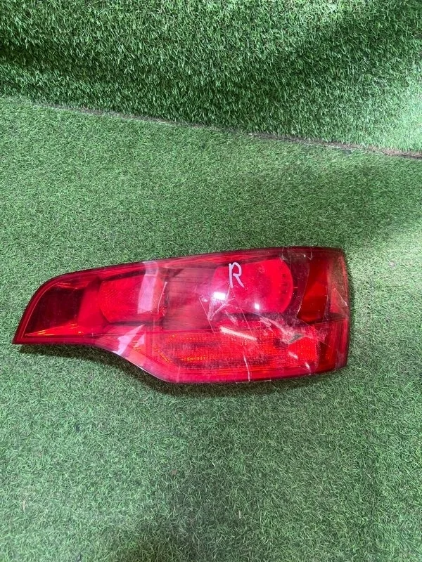 Фонарь в крышку багажника Audi Q7 4L