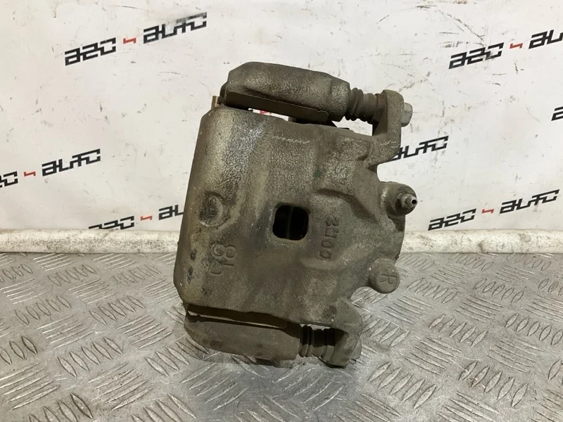 Суппорт тормозной Nissan Juke 2013 41001JN00A NF15 MR16DDT, передний правый