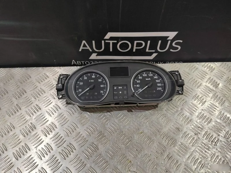 Панель приборов Renault Sandero 2010-2014 8200377202 1.6