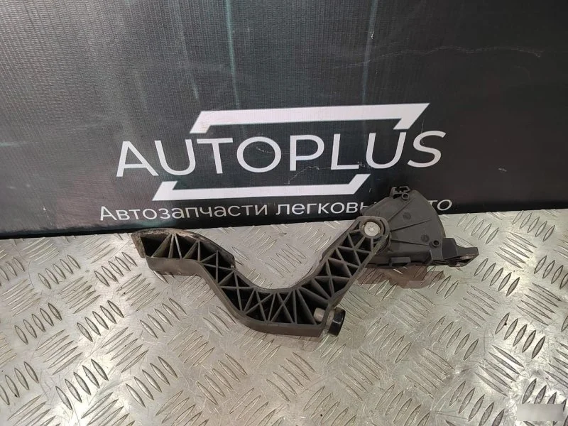 Педаль газа Volkswagen Passat B5 1997-2005 8D1723523E 1.8