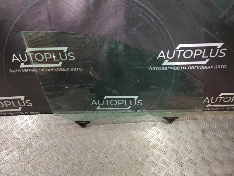 Стекло Toyota Corolla 681011A510 E120 1.6, переднее правое