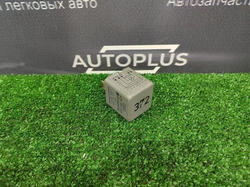 Реле топливного насоса Audi A4 1998 4D0951253 B5 AGA
