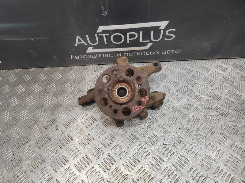Кулак поворотный Mercedes Benz C 230 2033503408 2.3 M 111.974, задний правый