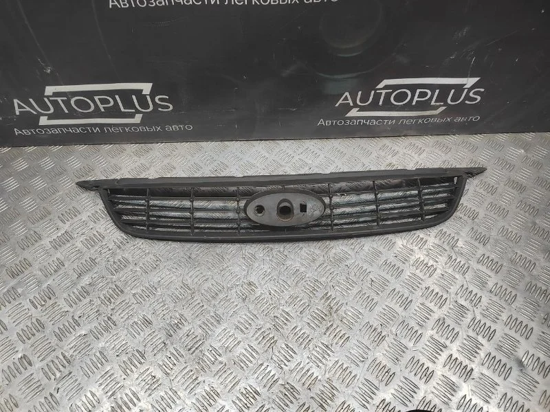 Решетка радиатора Ford Focus 2007 1676410 СЕДАН 1.8 QQDB