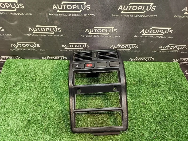 Центральная консоль Nissan Almera 1995-2000 682601N600 N15 GA16
