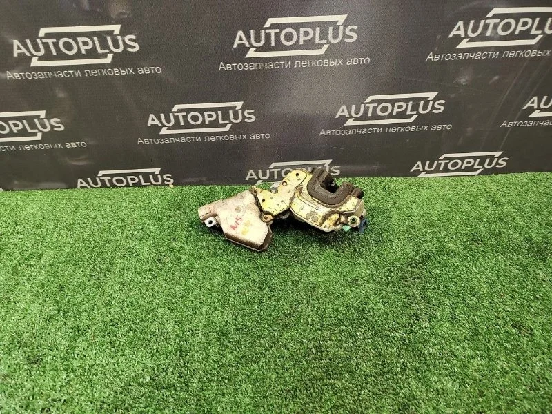 Замок двери Nissan Almera 1995-2000 8050389970 N15 GA16, передний левый