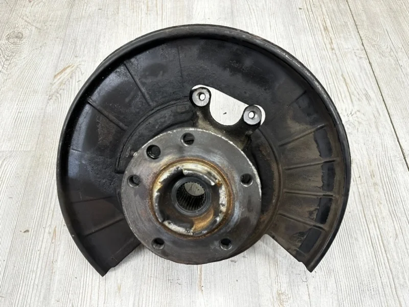 Кулак поворотный со ступицей VW Touareg NF 2013 7P