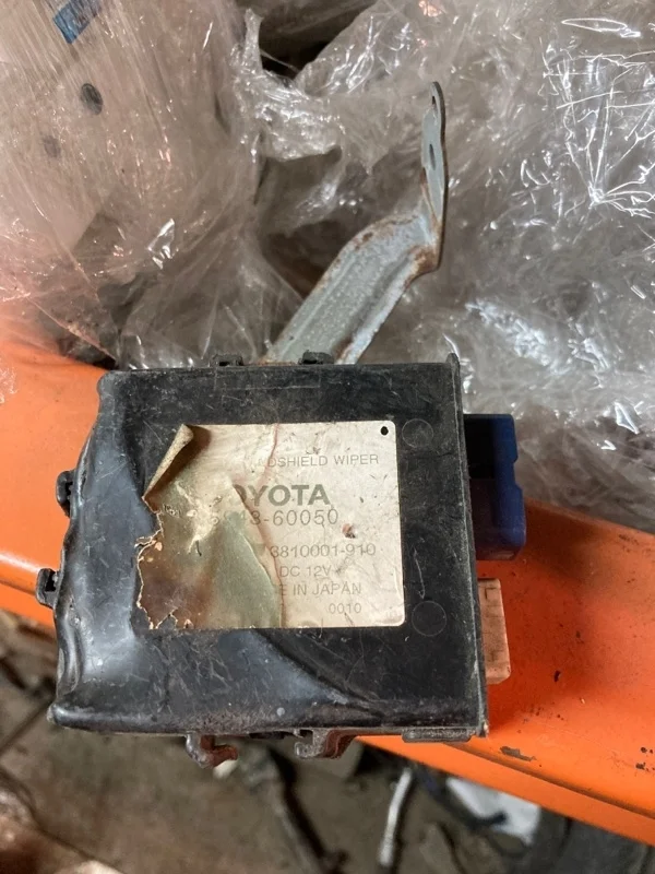 Блок управления стеклоочистителями Toyota Land Cruiser 200 8594360050