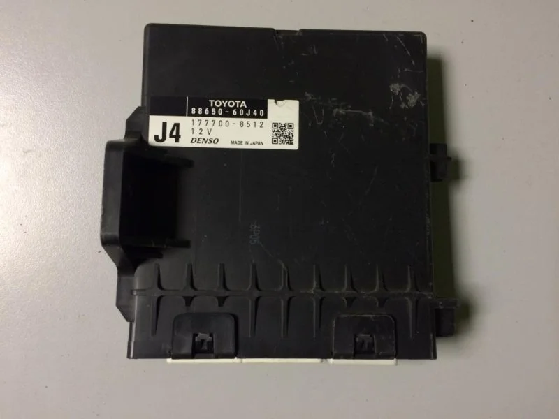 Блок управления кондиционером Toyota Land Cruiser 200 2012 8865060J40 4