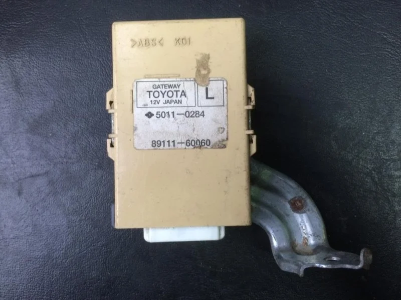Блок электронный Toyota Land Cruiser 200 8911160060