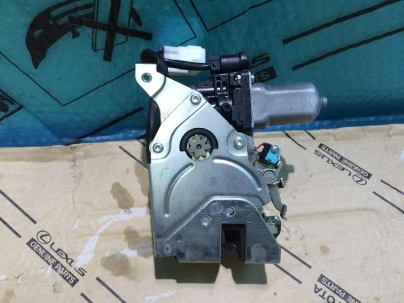 Замок багажника Toyota Land Cruiser 200 2016 6938060071 4
