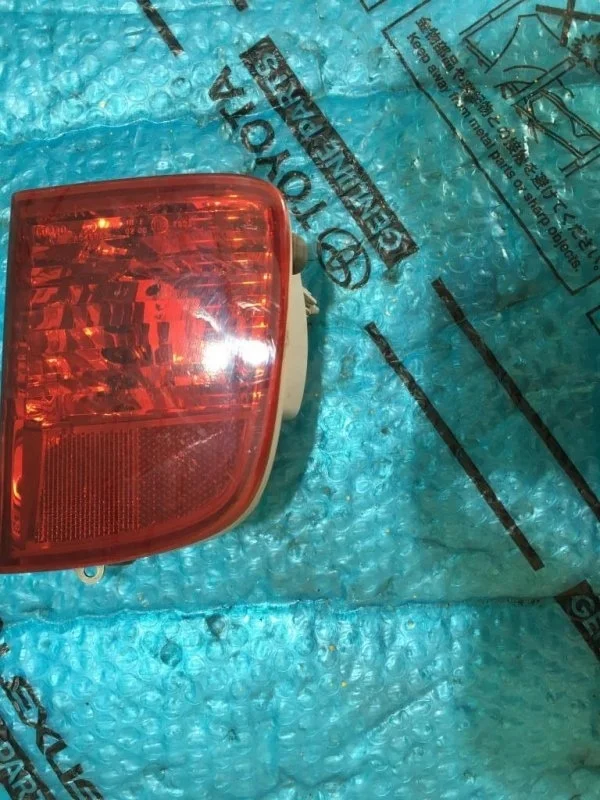 Фонарь задний в бампер правый Toyota Land Cruiser 200 8145760021
