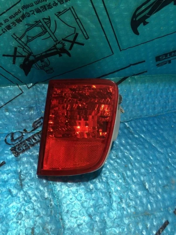 Фонарь задний в бампер правый Toyota Land Cruiser 200 8145760020