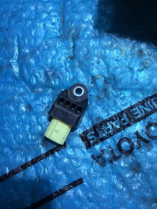 Датчик AIR BAG Toyota Land Cruiser (150)-Prado 2009> 8983175020