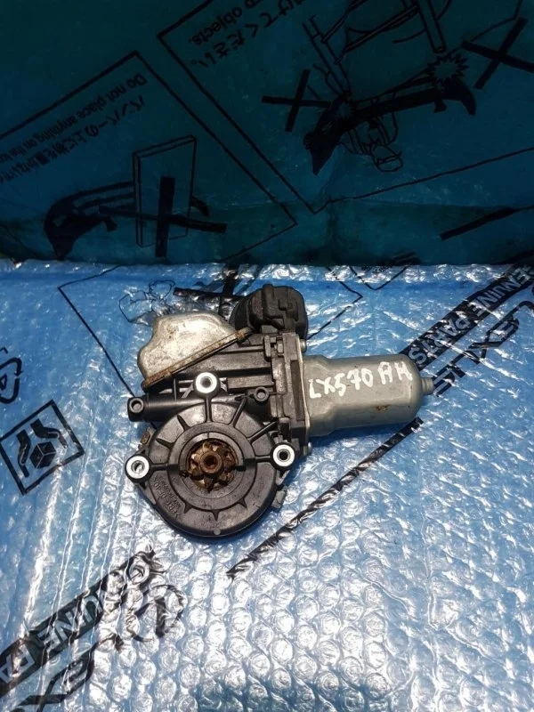 Моторчик стеклоподъемника задний правый Lexus Lx570 8572060161