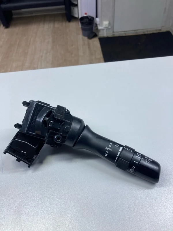 Переключатель стеклоочистителей Toyota Land Cruiser 200 2013 8465248121 4.5