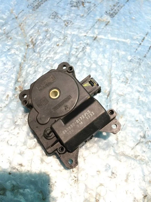 Моторчик заслонки отопителя Toyota Land Cruiser (150)-Prado 2009> 0638000172