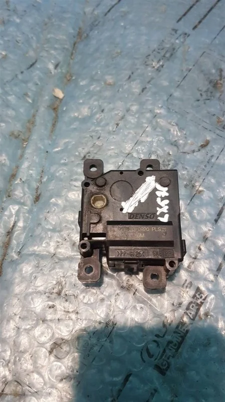 Моторчик заслонки отопителя Toyota Land Cruiser 200 8710628170