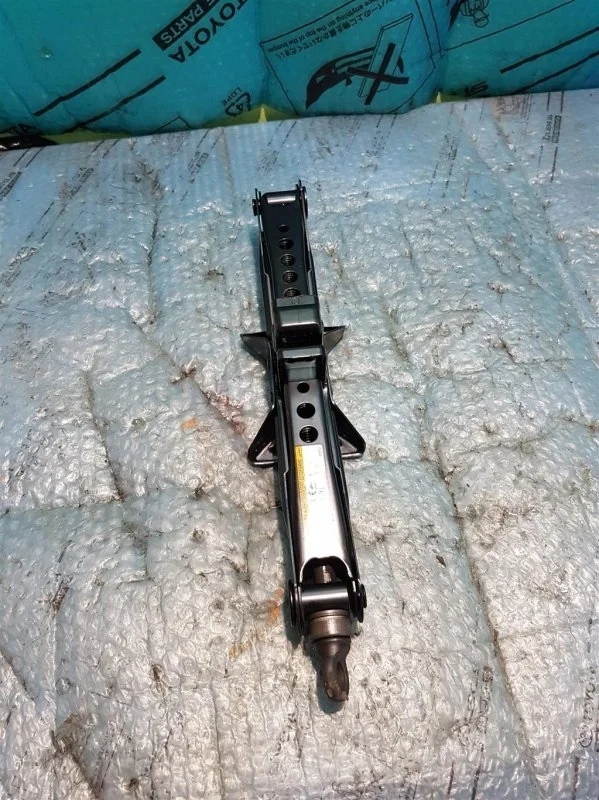 Домкрат Toyota Camry V70 2018> 2019 0911133050 2