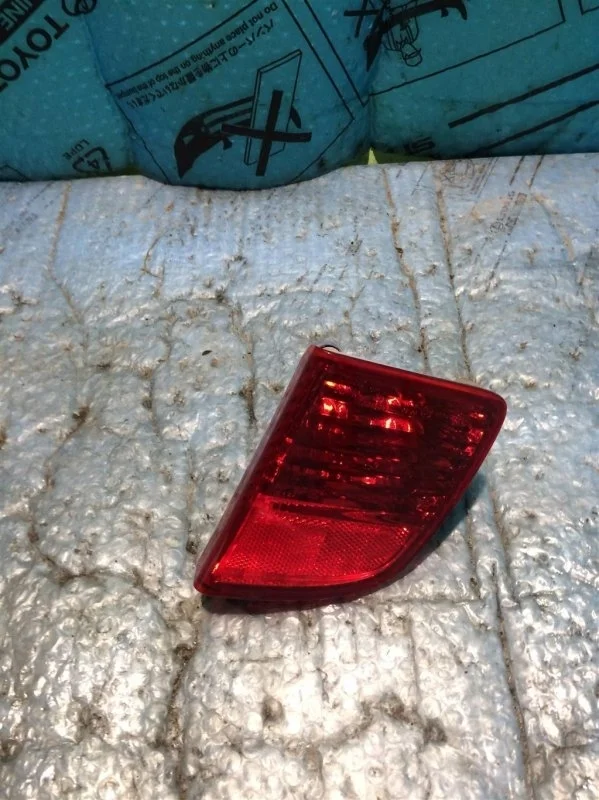 Фонарь задний в бампер правый Toyota Land Cruiser 200 8145760020