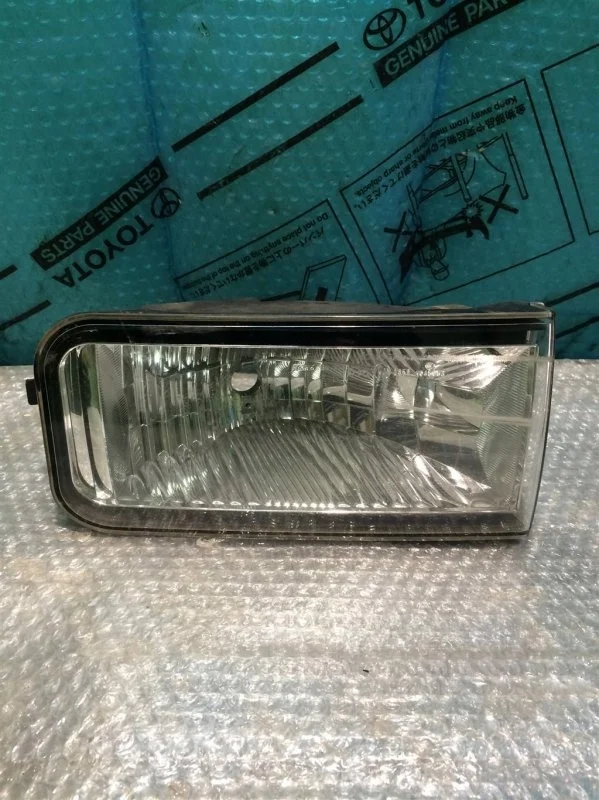 Фара противотуманная правая Toyota Land Cruiser 200 2007 8121160220 4.7