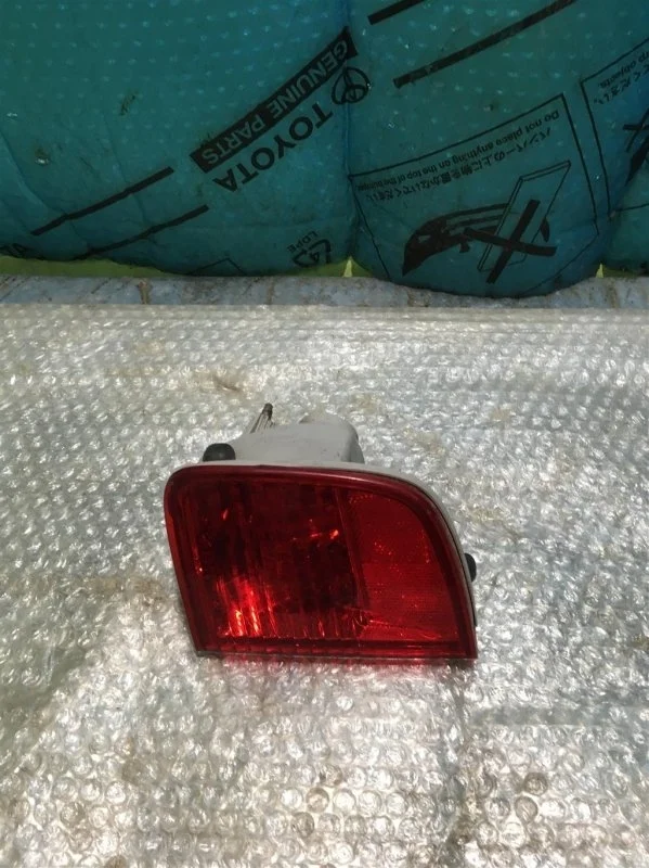 Фонарь задний в бампер правый Toyota Land Cruiser 200 8145760020