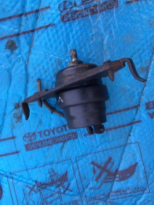 Опора двигателя передняя Toyota Land Cruiser 200 2012 1236251010 4.5