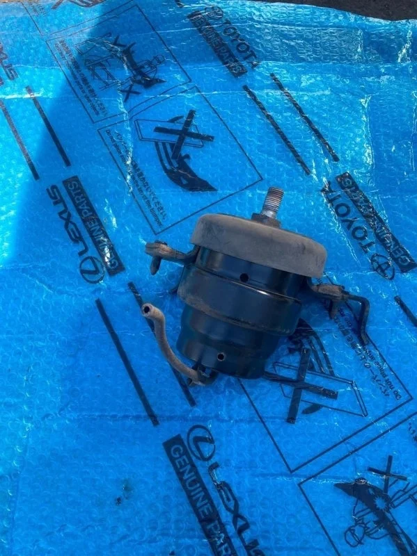 Опора двигателя передняя Toyota Land Cruiser 200 2016 1236151030 4