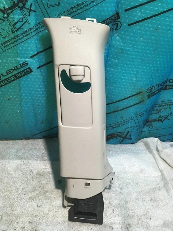 Обшивка стойки задней правой верхняя Toyota Land Cruiser 200 6263860150B1