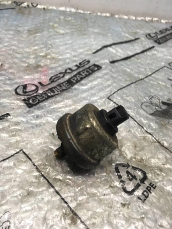 Датчик давления масла Toyota Land Cruiser 200 2013 8352060051 1VD-FTV 4.5