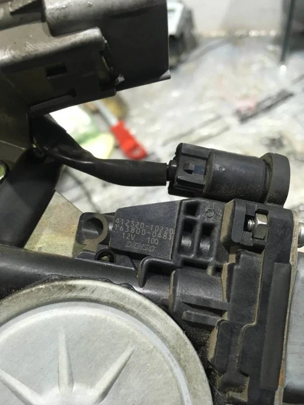 Замок двери багажника Toyota Land Cruiser 200 2013 6939060061 1VD-FTV 4.5, задний левый