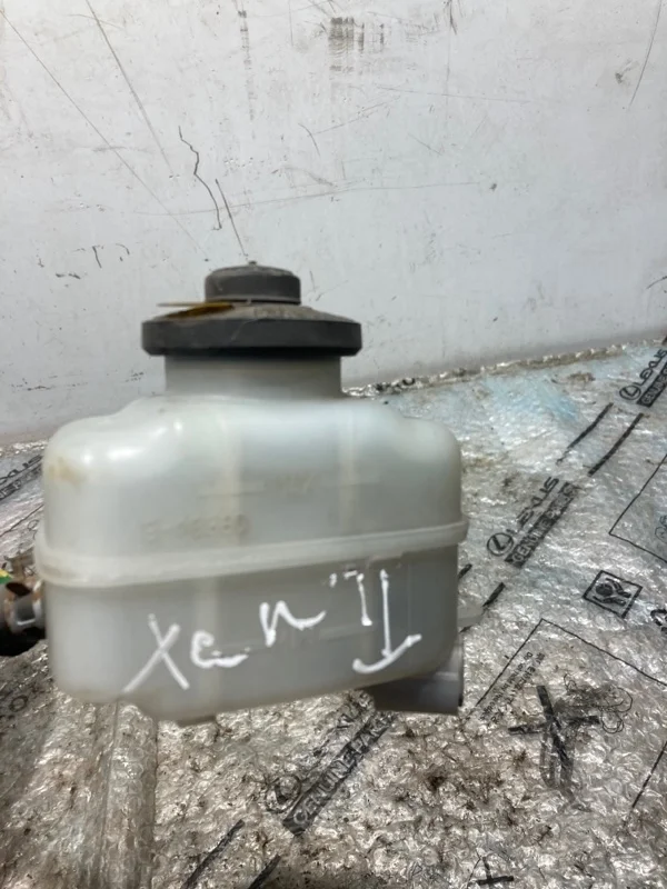 Бачок главного тормозного цилиндра Toyota Highlander 2013 4722048190 2GR-FE 3.5