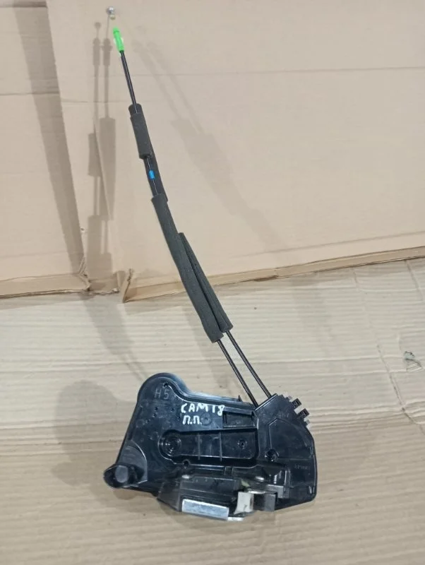 Замок двери передней правой Toyota Camry 2018 6903053130 V70 2GRFKS