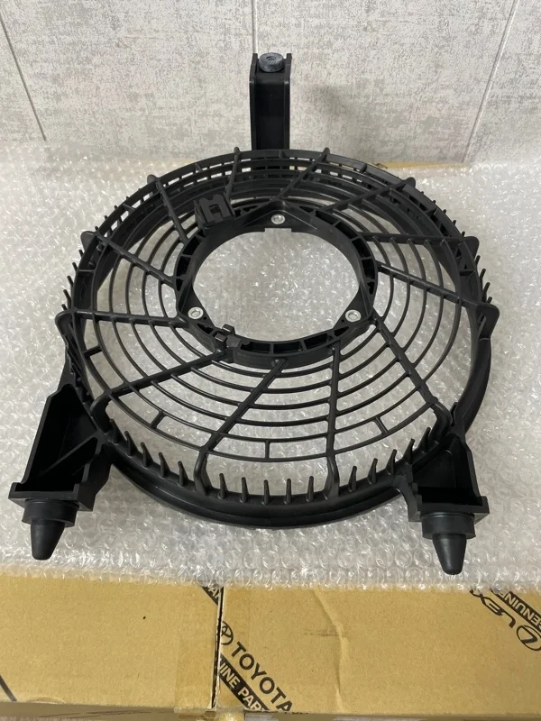 Кожух вентилятора Lexus Lx570 8845460052