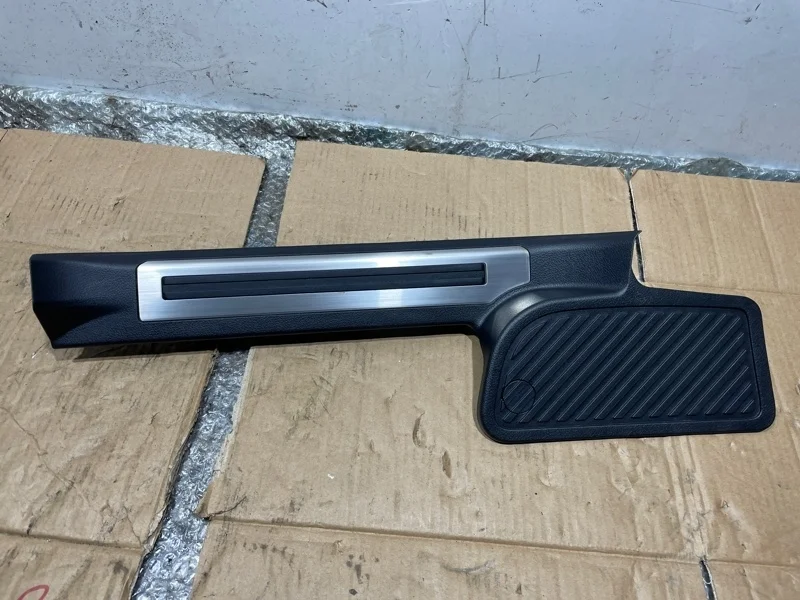 Накладка порога (внутренняя) Toyota Land Cruiser 200 2020 6793060030C0 URJ202 4.6 1UR-FE, задняя правая