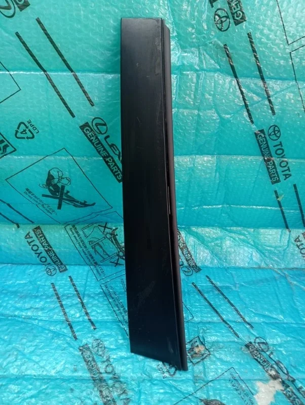 Молдинг задней правой двери Toyota Land Cruiser 200 2020 7576160060 URJ202 4.6 1UR-FE, задний правый