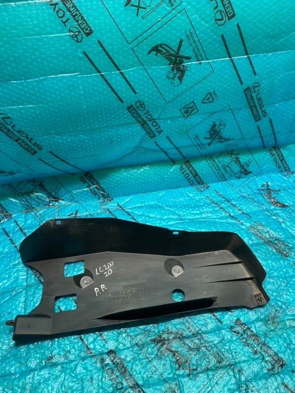 Пыльник (кузов наружные) Toyota Land Cruiser 200 2020 5872360070 URJ202 4.6 1UR-FE