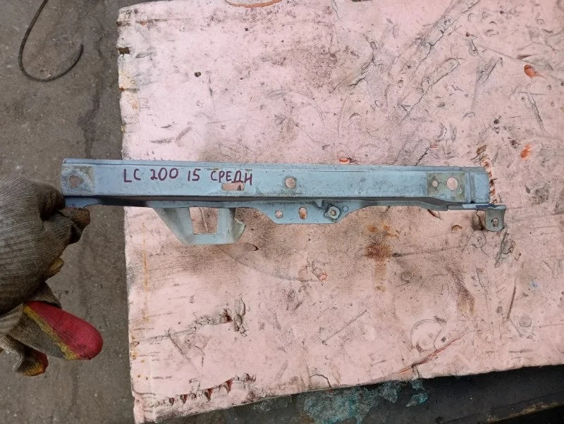 Кронштейн Toyota Land Cruiser 200 5320960110 1VD-FTV 4.5, передний