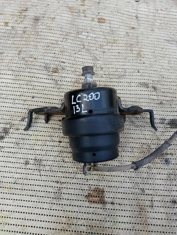 Опора двигателя левая Toyota Land Cruiser 200 2013 1236251010 URJ200 4.5 1VD-FTV