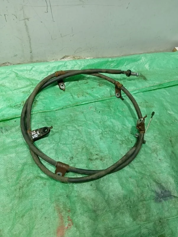 Трос стояночного тормоза правый Toyota Land Cruiser 200 2013 4642060090 URJ200 4.5 1VD-FTV, задний правый
