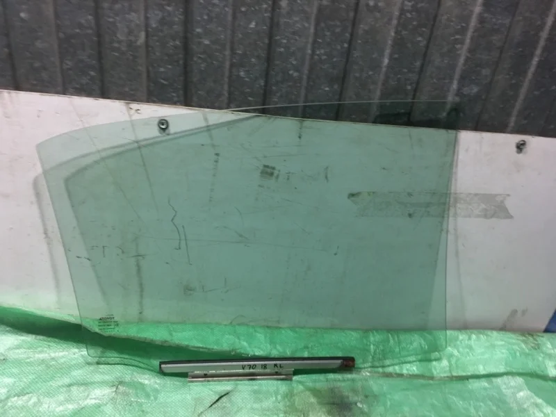 Стекло двери Toyota Camry 2018 6810406310 V70 2GRFKS, заднее левое