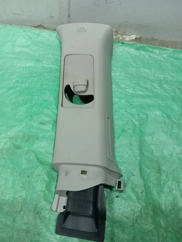 Обшивка стойки задней правой верхняя Toyota Land Cruiser 200 2013 6263860151B1 URJ200 4.5 1VD-FTV