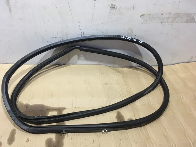 Уплотнитель двери передней правой(дверного проема) Lexus Lx570 2016 6231160141 URJ200 3UR-FE 5.7